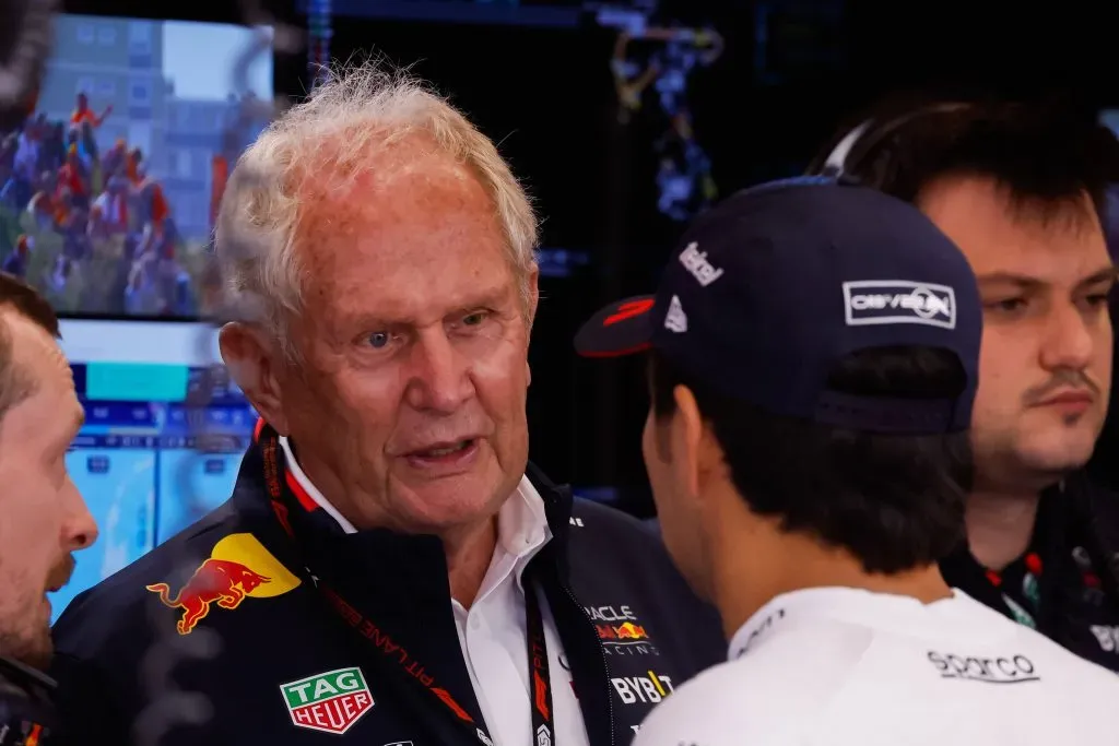 Helmut Marko aseguró que Red Bull decidirá si Checo Pérez continúa en el equipo una vez terminada la temporada 2024. (Imago)