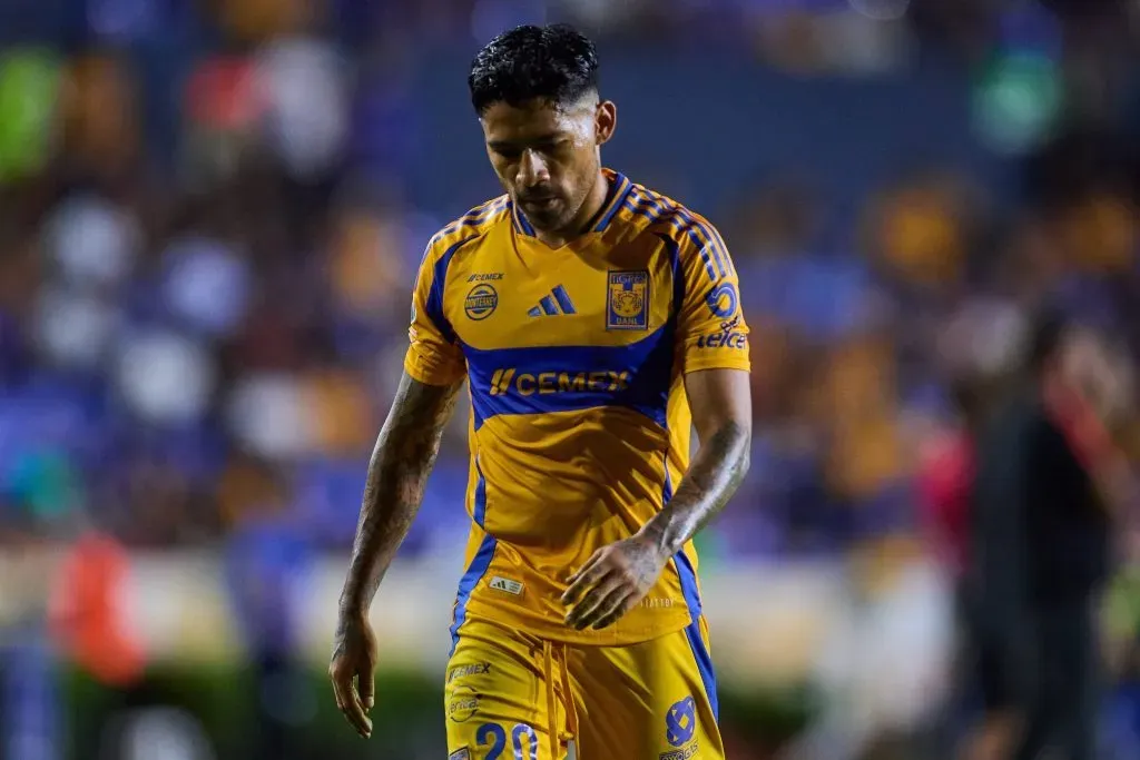 Javier Aquino (foto) y Jesús Angulo no podrán jugar ante Xolos. (Imago)