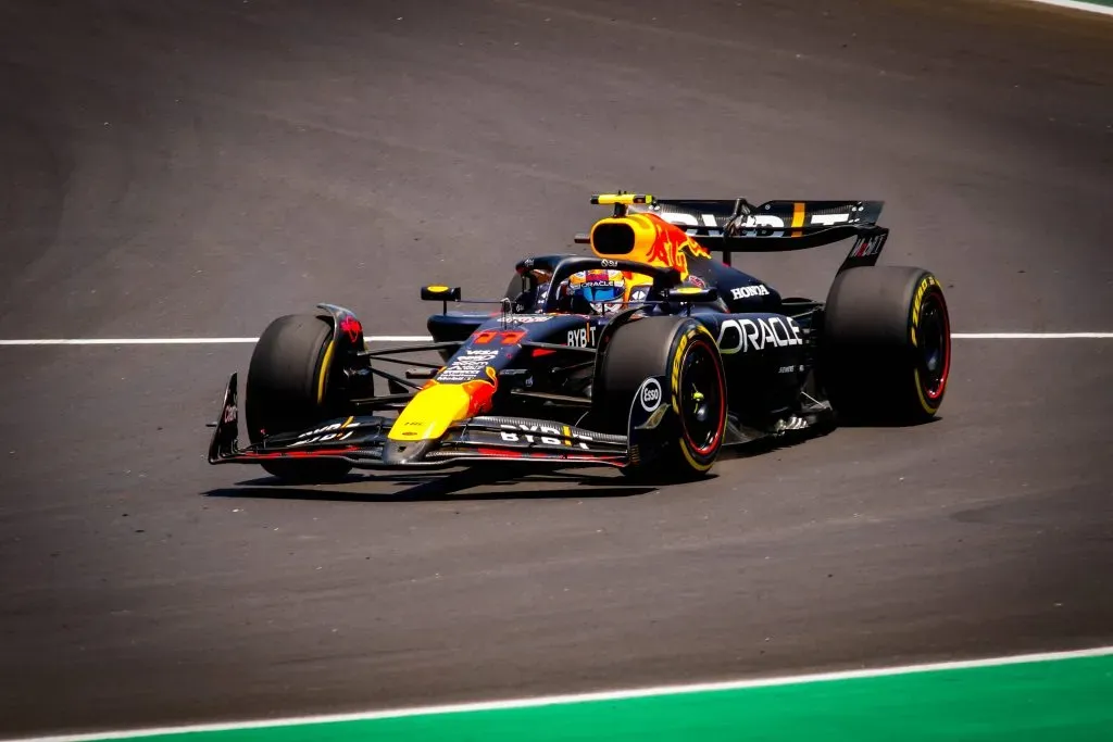 Checo Pérez sumó un punto en la carrera sprint en Interlagos (IMAGO)