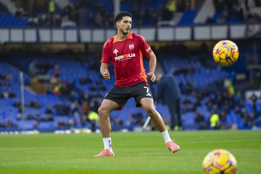 Raúl Jiménez prefiere seguir jugando en Europa. (Imago)