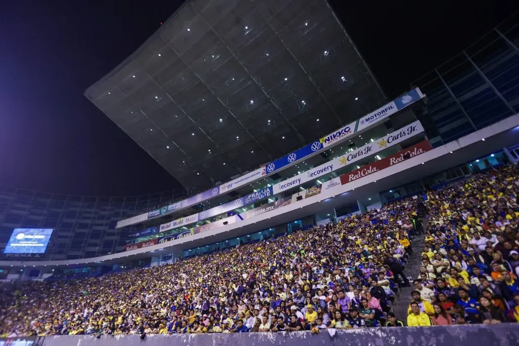 La afición de América se hizo presente en la casa de Puebla. [Foto IMAGO]