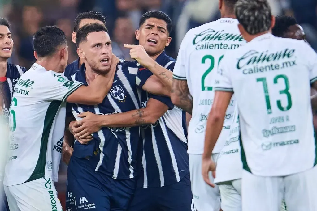 Rayados no reaccionó de la mejor manera tras la dura falta. [Foto IMAGO]