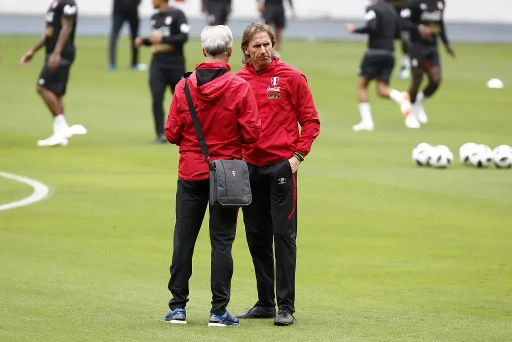 LIMA, PERU – MAY 26:  Ricardo Gareca, coach of Peru looks on during an open training session ahead of FIFA World Cup Russia 2018 on May 26, 2018 in Lima, Peru. (Photo by Leonardo Fernandez/Getty Images)
