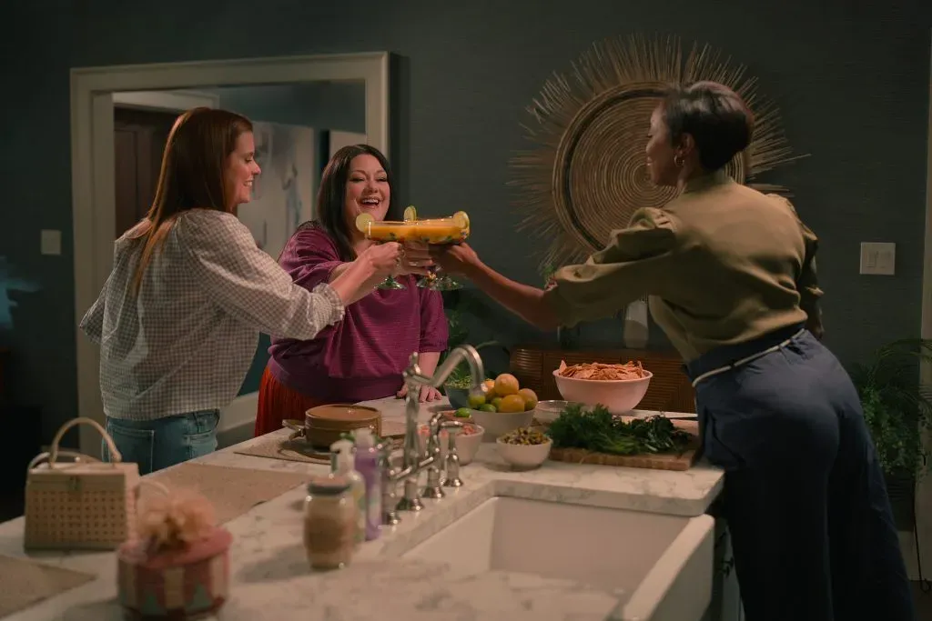 JoAnna Garcia Swisher, Brooke Elliott y Heather Headley en Dulces Magnolias 3. (Netflix)