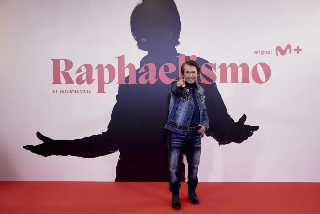 MADRID, SPAIN – JANUARY 10: Spanish singer Raphael presents ‘Raphaelismo’ exhibition at the Movistar Gran Vía store on January 10, 2022 in Madrid, Spain. (Photo by Carlos Alvarez/Getty Images)