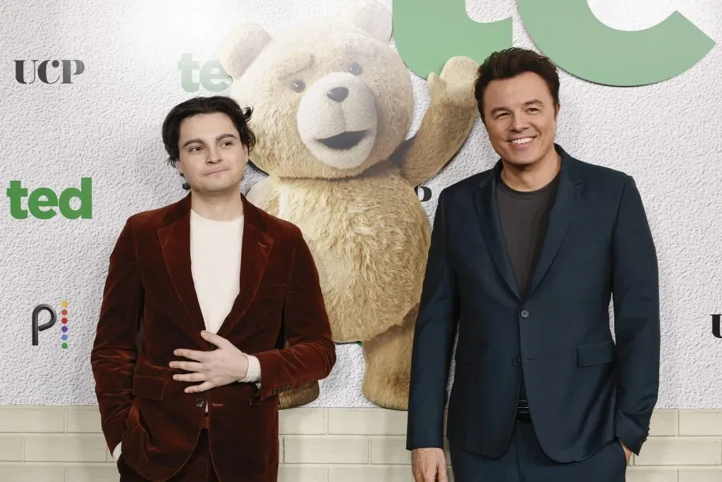 Max Burkholder protagonizará la serie de Ted, junto a Seth MacFarlane quien regresará a hacer la voz y personalidad de Ted. Imagen: Getty Images.