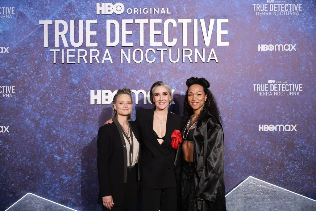 Jodie Foster, Issa Lopez y Kali Reis posan durante la alfombra azul de la serie True Detective: Night Country, en la Cineteca Nacional el 11 de enero de 2024 en la Ciudad de México, México. Imagen: Getty Images.