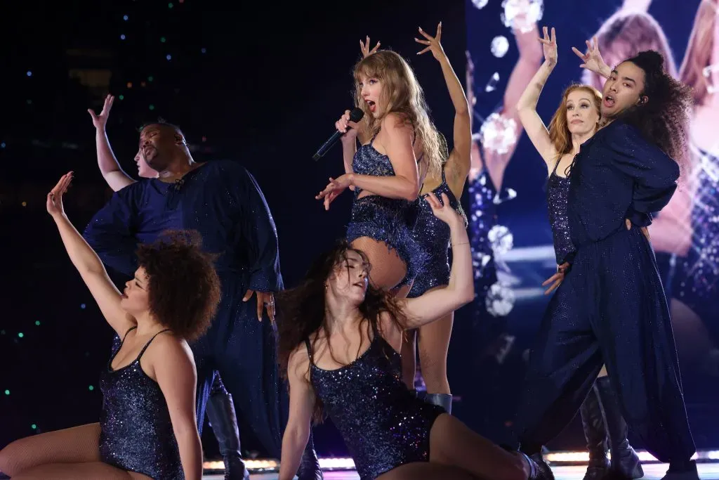 Taylor Swift actúa en el escenario durante “Taylor Swift | The Eras Tour” en el Johan Cruijff Arena, el 05 de julio de 2024 en Ámsterdam, Países Bajos. Imagen: Getty Images.