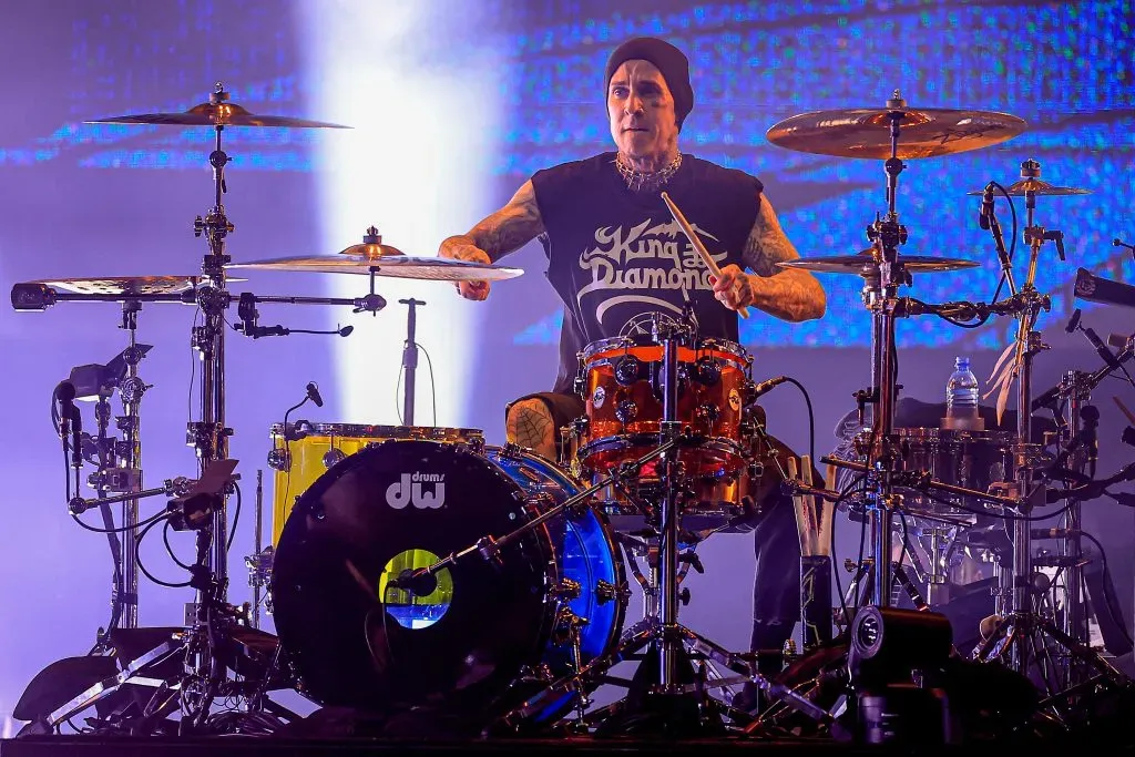 Una lesión en la mano de Travis Barker fue lo que causó la cancelación de varias de las fechas de Blink-182 en México en 2023. Imagen: Getty Images.