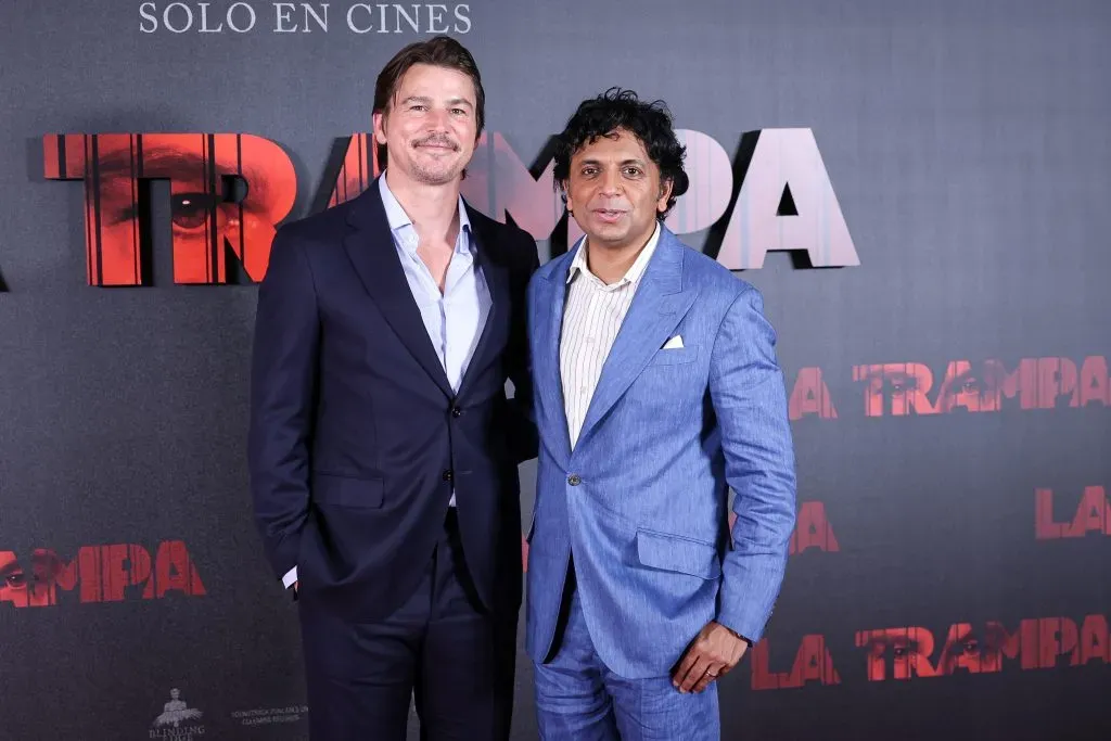 Josh Hartnett y M. Night Shyamalan asisten al photocall de La Trampa, en el Hotel Four Seasons el 01 de agosto de 2024 en Madrid, España. Imagen: Getty Images.