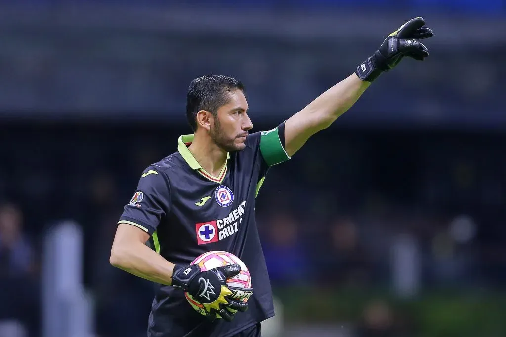 Jesús Corona continúa entrenándose con Cruz Azul (Jam Media)