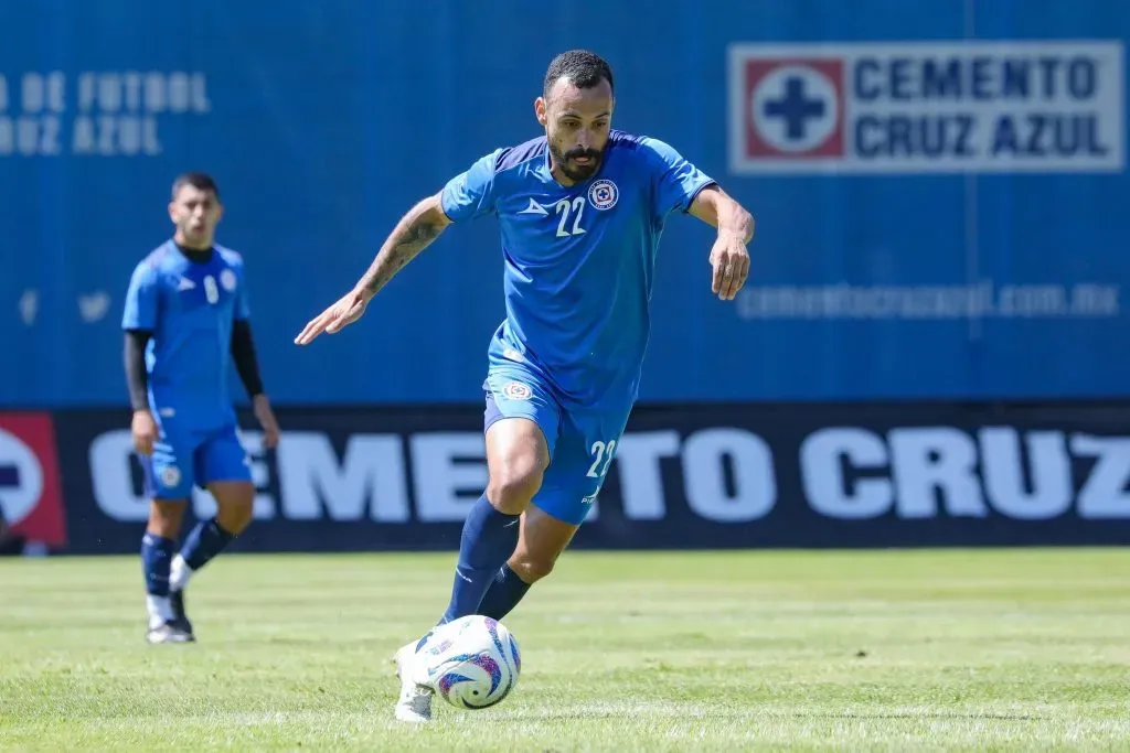 Moisés, a jerarquizar el ataque. (@CruzAzul)