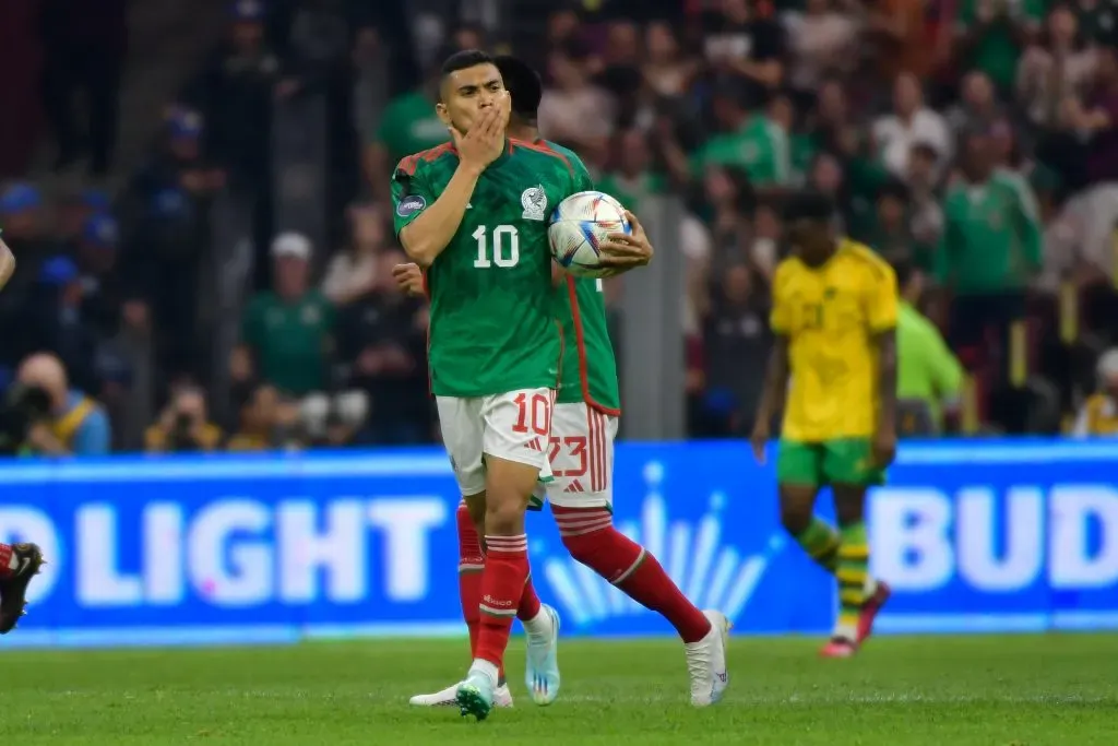 Orbelín Pineda defendió a Julián Quiñones en la Selección Mexicana (Imago 7)