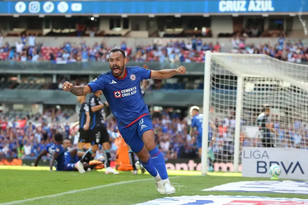 Moisés celebrando el gol de Rotondi ante Gallos tras su gran jugada individual. (Imago7)