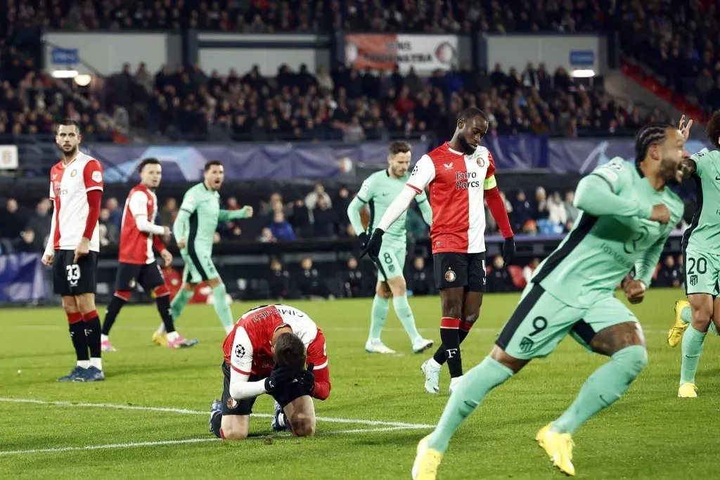 Santi Giménez anotó un autogol ante Sevilla. (IMAGO)