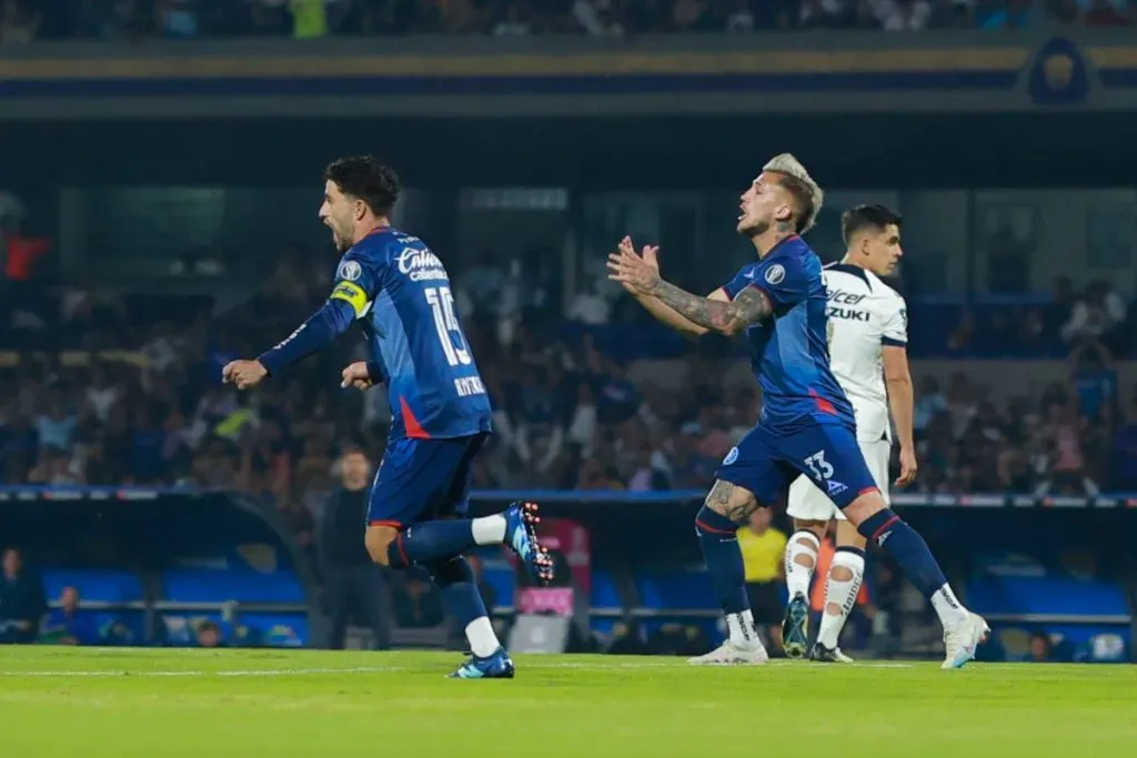 Nacho Rivero celebra el gol de Cruz Azul que después sería anulado. (Foto: Imago7)