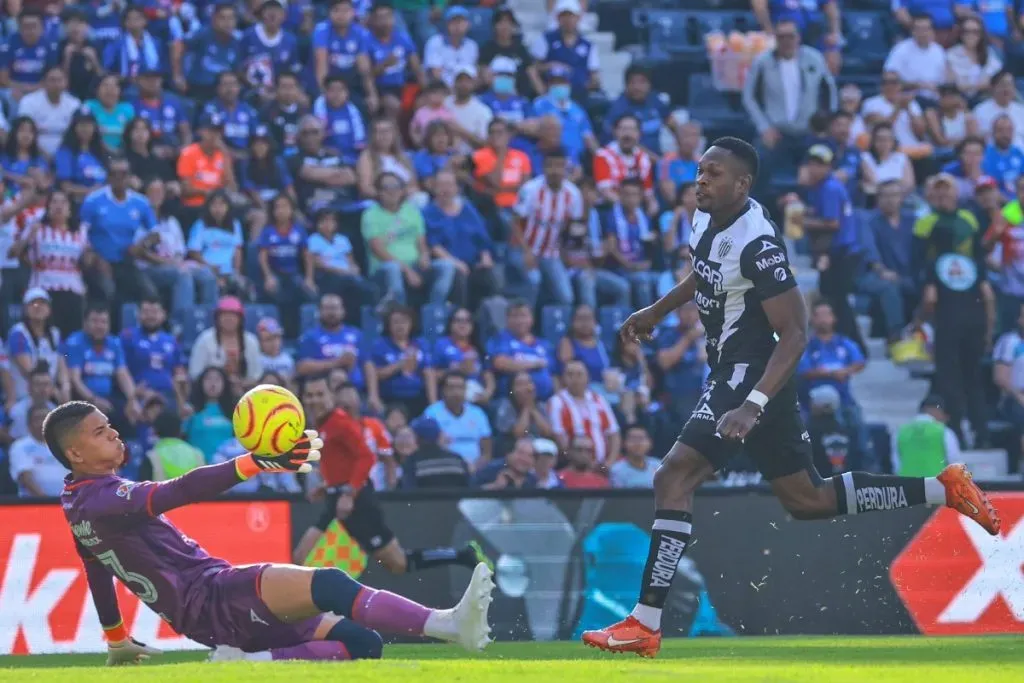 Diber Cambindo le marcó gol a Cruz Azul en el Clausura 2024. (Foto: Imago7)