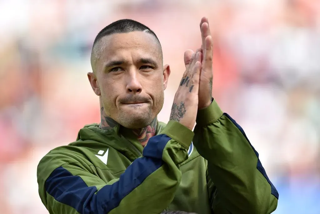 Radja Nainggolan pidió el fichaje de Santi Giménez a la Roma (Imago)