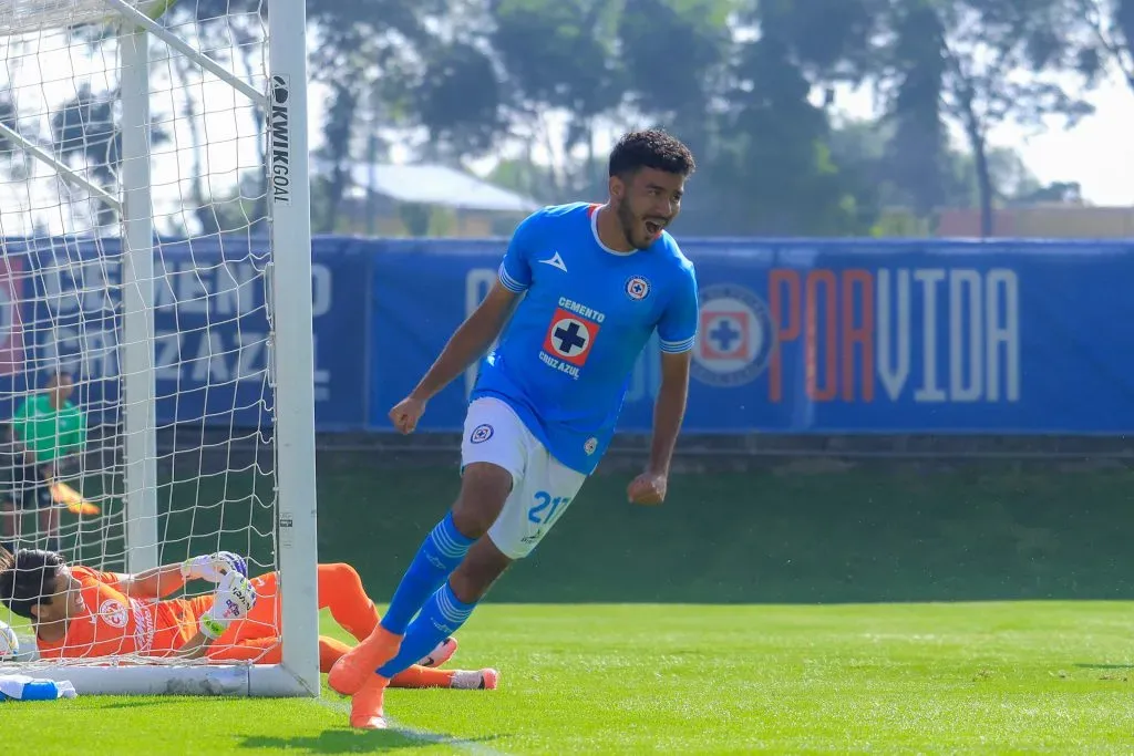 Samuel Espinosa tendrá una oportunidad en el Cruz Azul vs. Alebrijes (Imago 7)