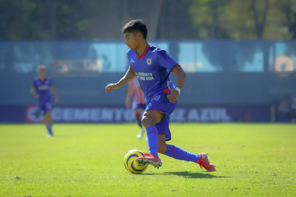 Zadiel Pineda en un juego de Cruz Azul (Imago 7)