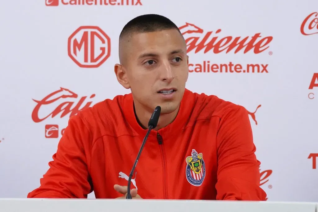 Las dolorosas palabras del Piojo Alvarado tras renovar con Chivas (Imago 7)