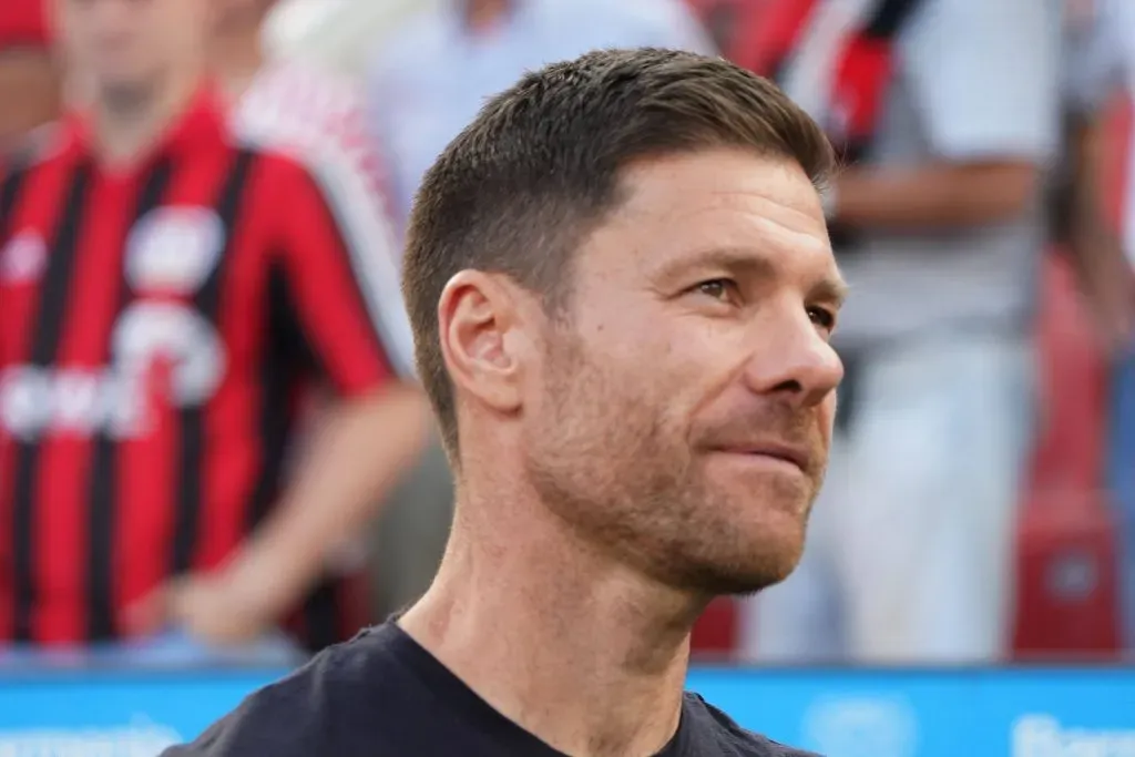 ¿Santi Giménez al Leverkusen? Xabi Alonso lo llenó de elogios (Imago)