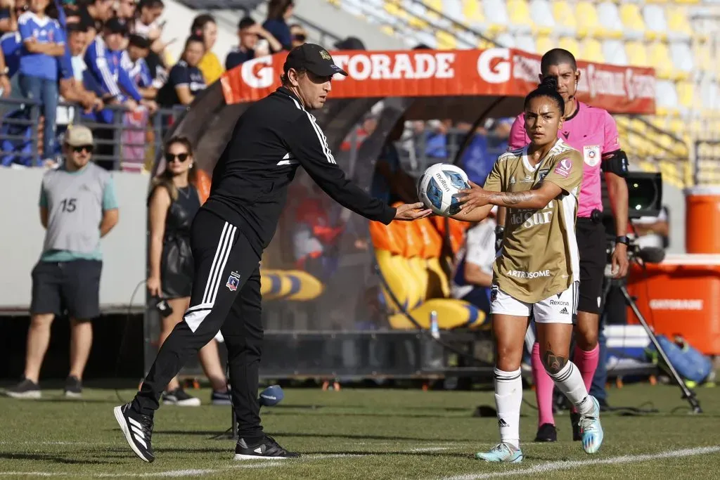 Luis Mena habló sobre su etapa al mando de Colo Colo Femenino | Foto: Photosport