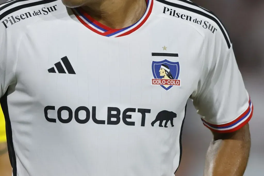 Camiseta local de Colo Colo en la temporada 2023 | Foto: Photosport