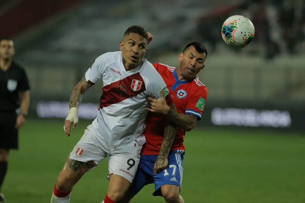 Chile vs Perú en el estadio Nacional de Lima. Crédito: Photosport