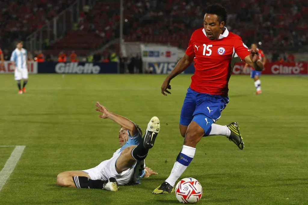 Jean Beausejour en la selección chilena ante Argentina. Crédito: Photosport