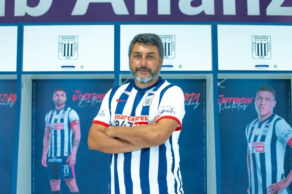 José Letelier en su última visita a Perú. Crédito: Alianza Lima.