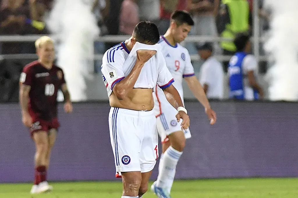 Alexis Sánchez se lamenta tras la derrota ante Venezuela | Foto: Photosport.