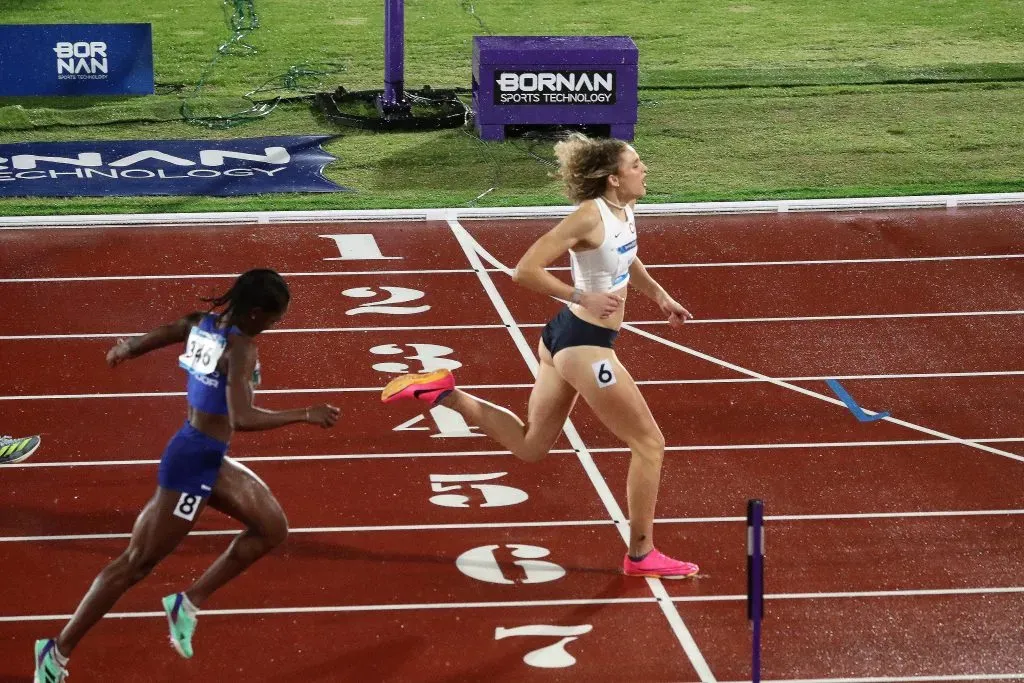 Martina Weil al ganar los 400 metros en Santiago 2023 | Foto de Jonnathan Oyarzún/Santiago 2023 vía Photosport