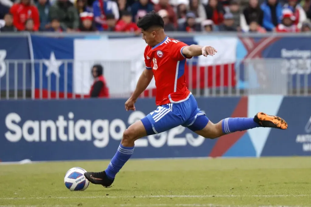 Damián Pizarro se ha consolidado como el delantero centro titular de la Roja Sub 23 | Foto: Photosport.