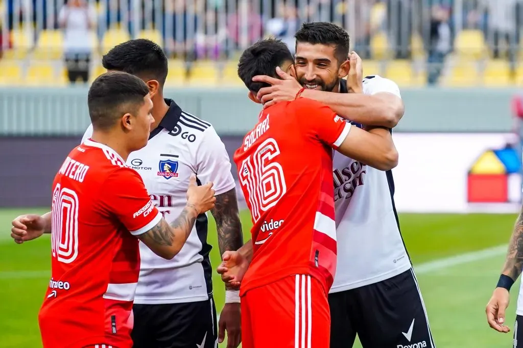 Emiliano Amor saludando a Pablo Solari en el amistoso con River Plate del 2022. (Foto: Guillermo Salazar/DaleAlbo)