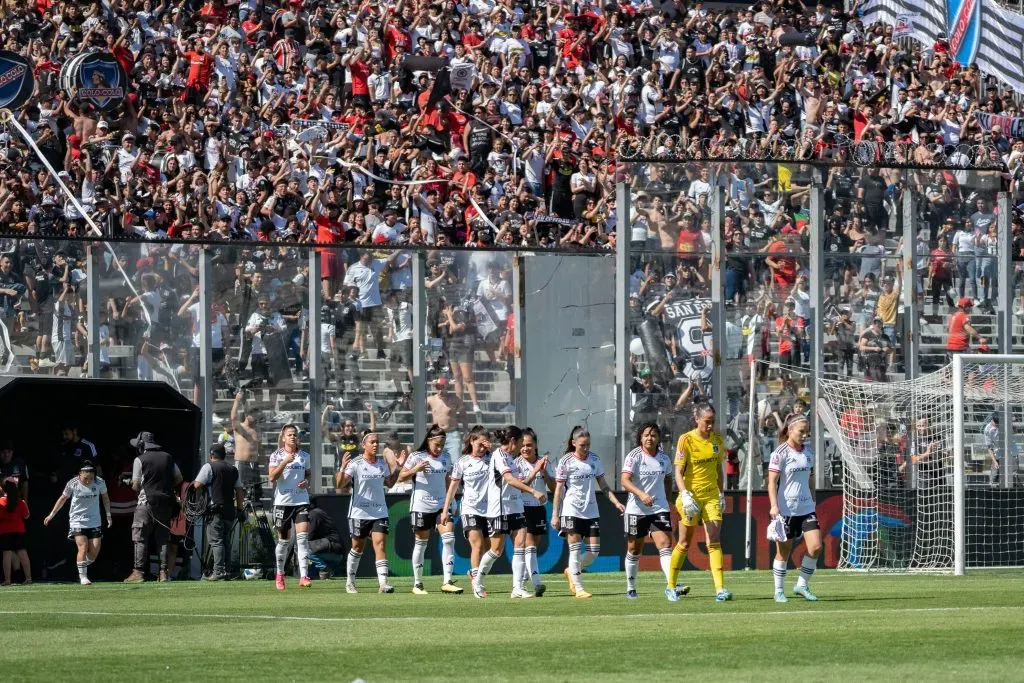 La hinchada colocolina llegó en masa a alentar a las Albas. Crédito: Guille Salazar, DaleAlbo.