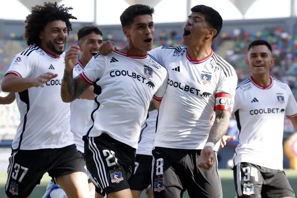 Celebración de gol de Colo Colo ante Audax Italiano. Crédito: Photosport