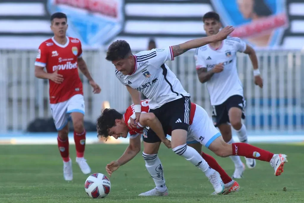 Pablo Parra en el partido de Colo Colo vs Magallanes en Rancagua. (Foto: Photosport)