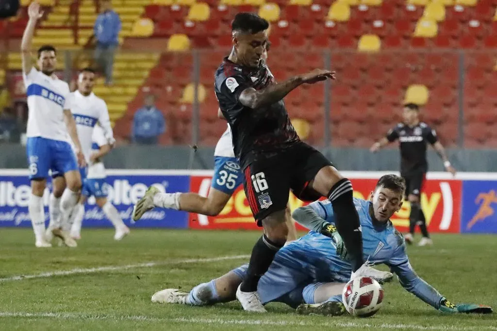 Darío Lezcano en el partido con Universidad Católica por la Copa Chile. (Foto: Photosport)