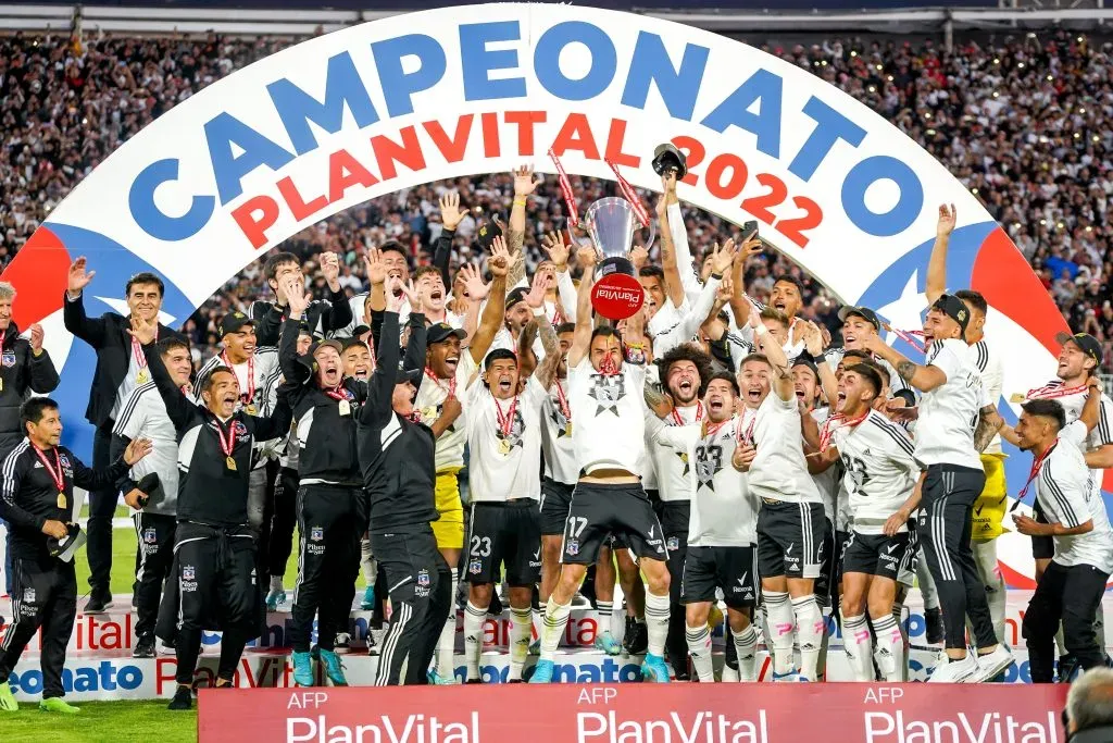 Colo Colo levanto el trofeo de campeón en el Campeonato Nacional 2022. (Foto: Guillermo Salazar/DaleAlbo)