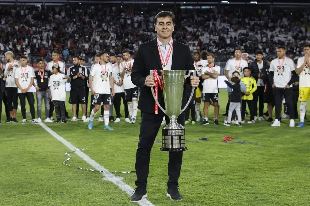 Tras más de tres años como entrenador, Gustavo Quinteros deja Colo Colo | Foto: Photosport.