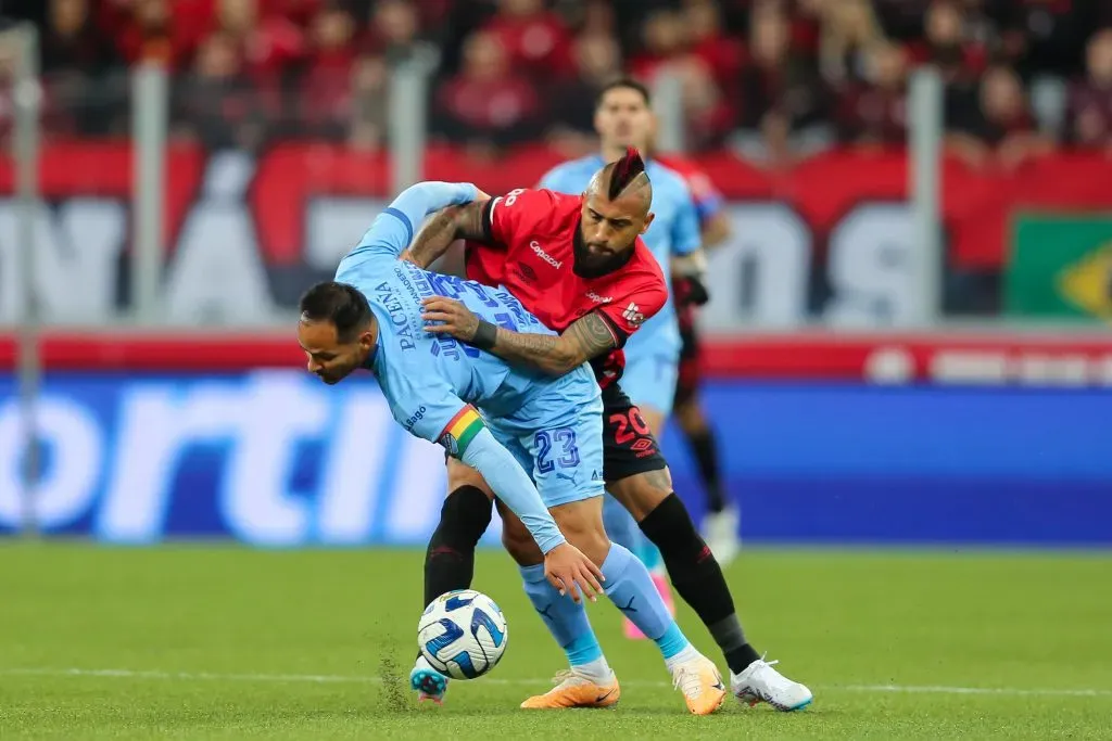 Arturo Vidal en uno de sus últimos partidos con el Athletico Paranaense. (Foto: Getty Images)