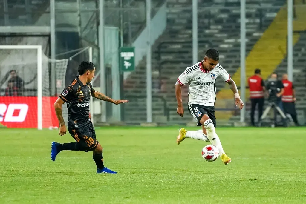 Luciano Cabral enfrentando a Colo Colo durante la temporada 2023. (Foto: Guillermo Salazar/DaleAlbo)