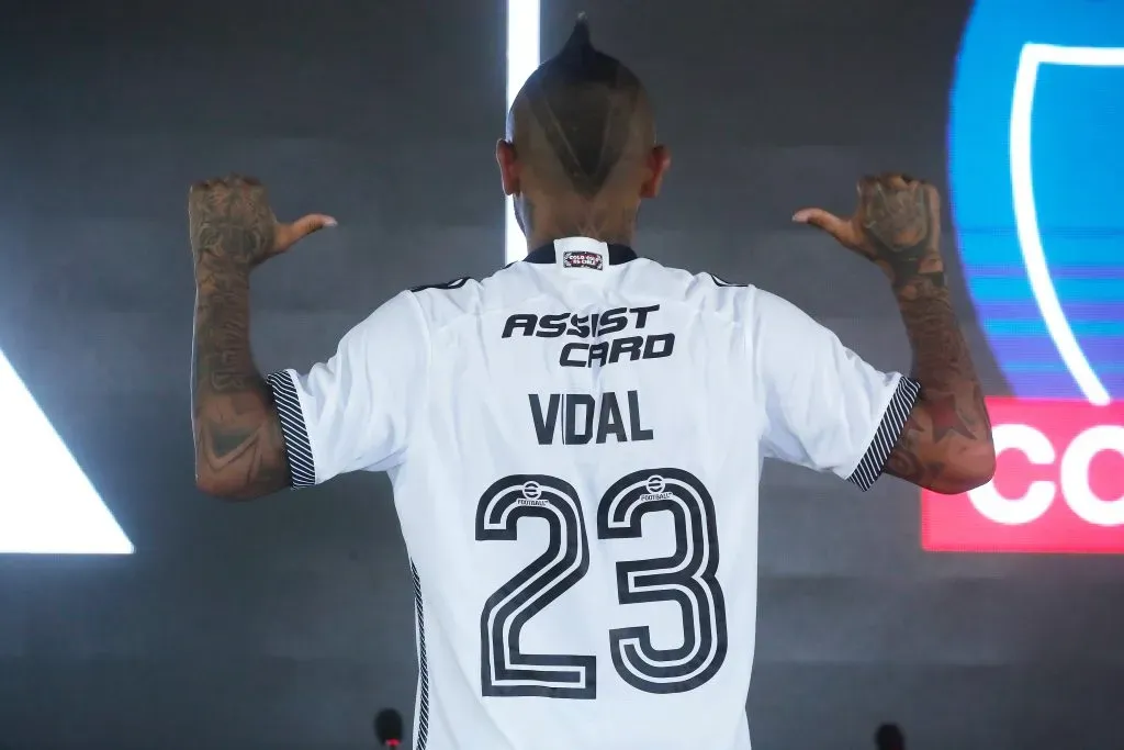 La nueva camiseta con el 23 de Arturo Vidal | Foto: Photosport