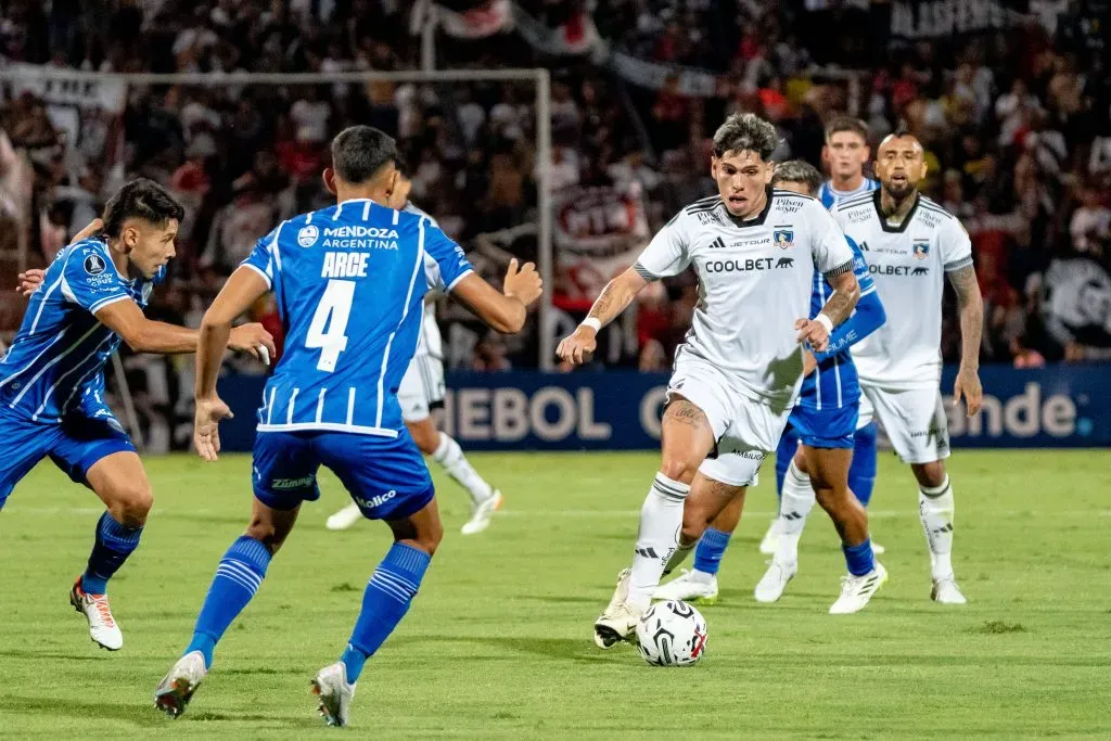 Colo Colo le propinó el primer gol en contra a Godoy Cruz en el 2024. (Foto: Guillermo Salazar/DaleAlbo)