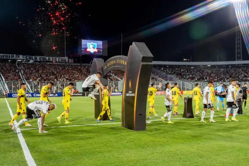 Colo Colo recibiendo el cariño de los más de 30 mil hinchas. (Foto: Guillermo Salazar/DaleAlbo)