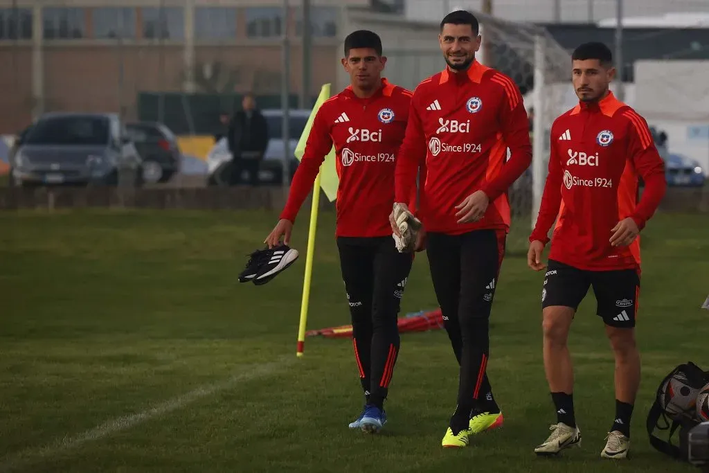 Esteban Pavez junto a Gabriel Arias y Nicolás Fernández. (Foto: ANFP)