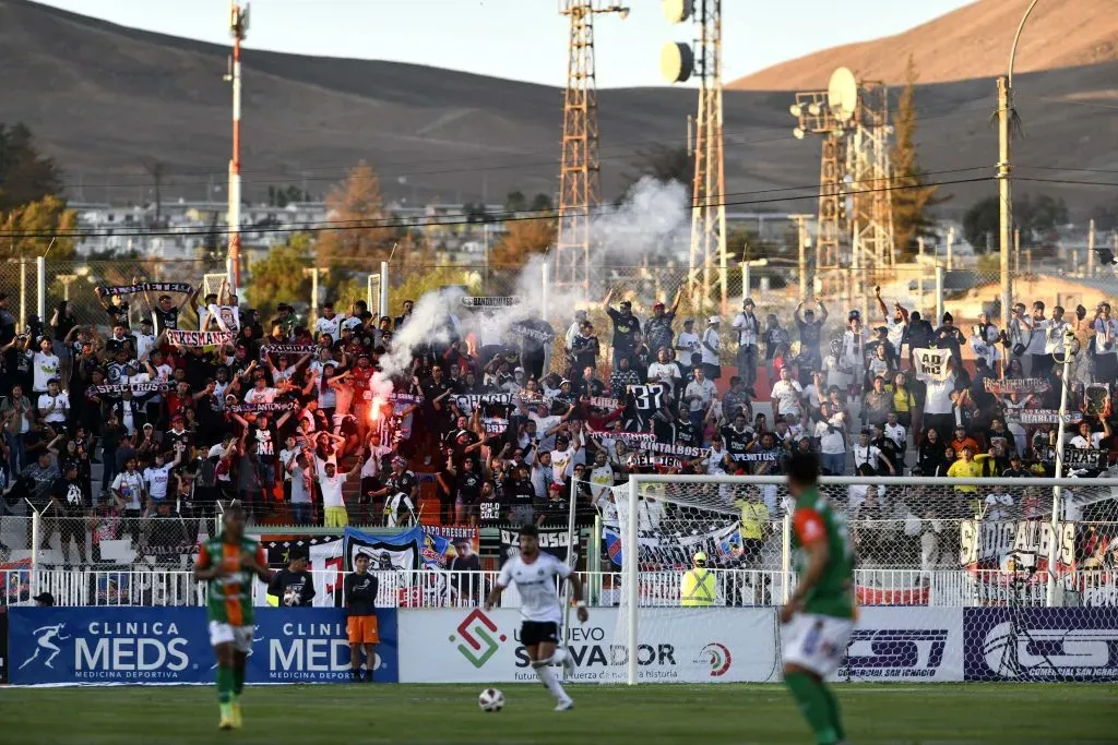 Hinchas albos podrán ver a Colo Colo en El Salvador | Foto: Photosport