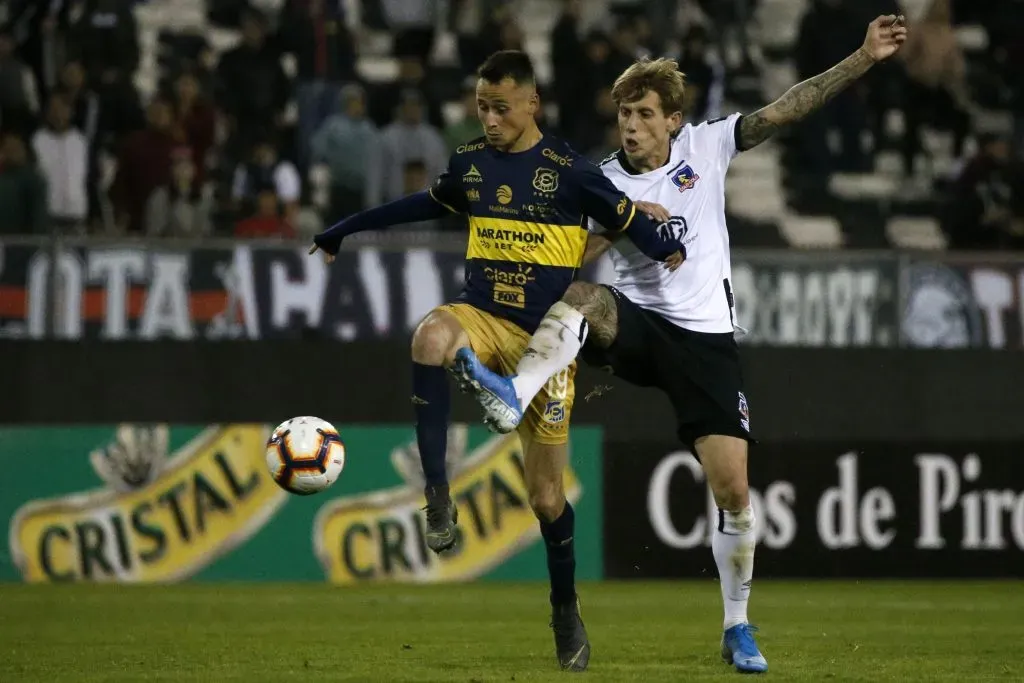 Iván Rossi jugando con la camiseta de Colo Colo