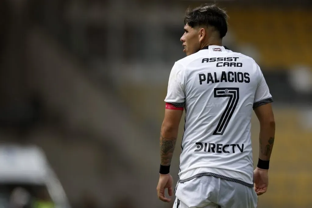 Carlos Palacios tuvo medio pie afuera de Colo Colo. | Imagen: Photosport.